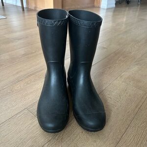 Ugg Rainboots size 9